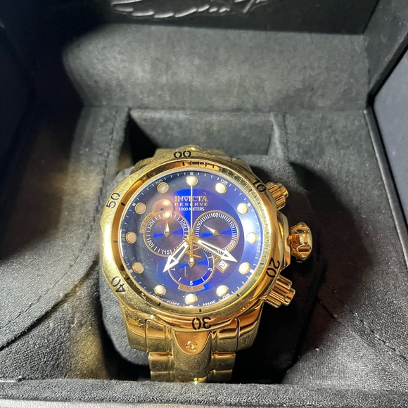 Invicta Venom: Unleash Your Inner Power - Picture 2 of 5